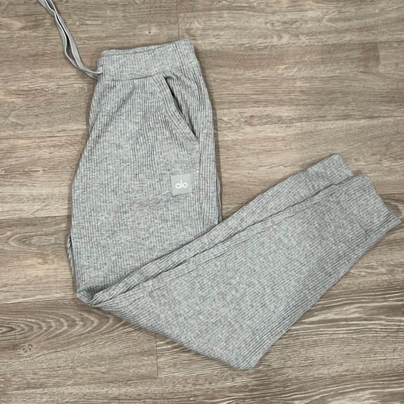 Alo joggers - Picture 1 of 3